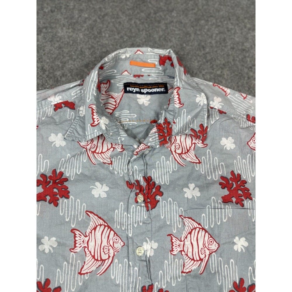 Reyn Spooner Shirt Mens Small Gray Hawaiian Tropical Fish Coral Reef Print AOP